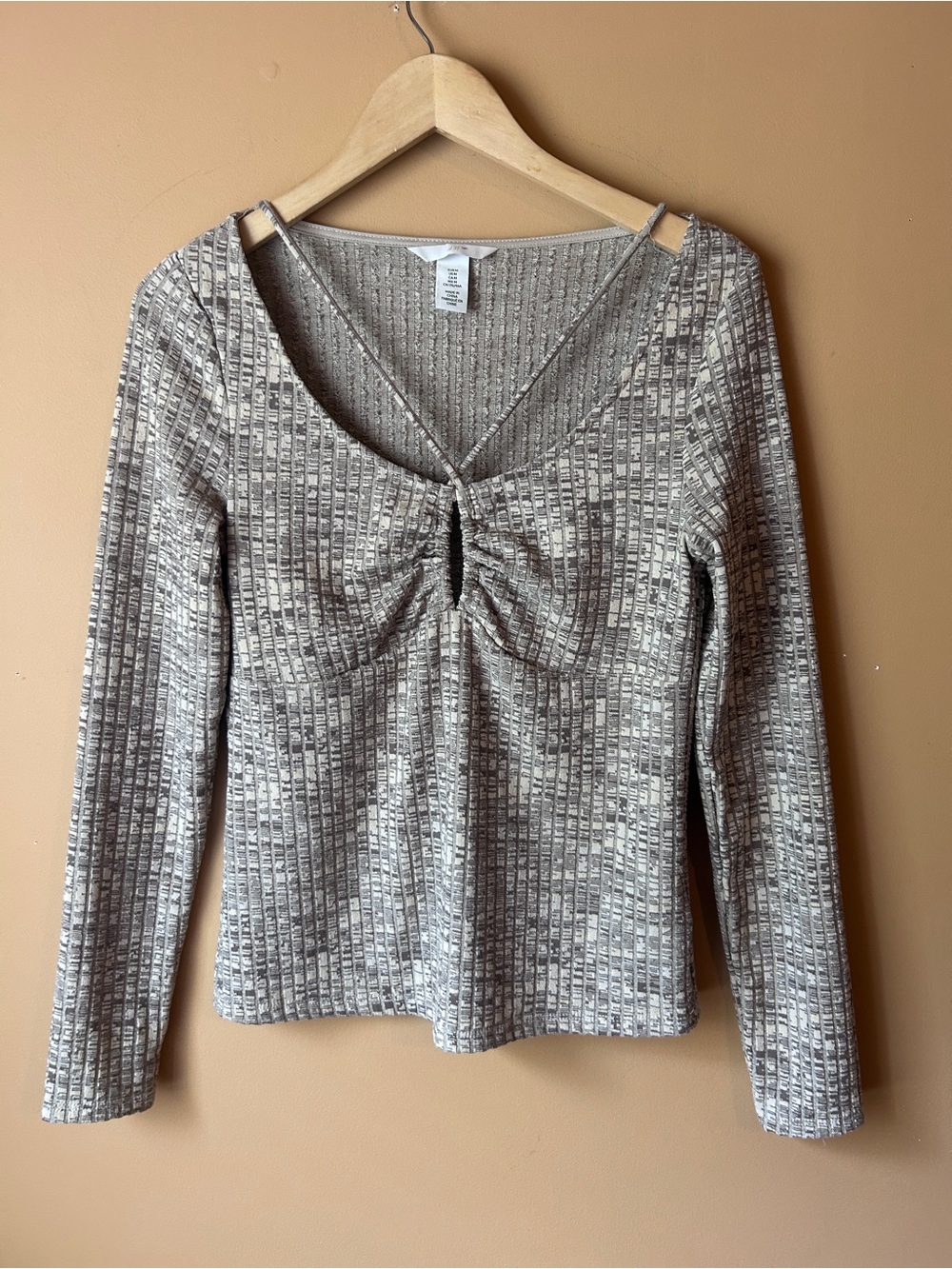 H&m Ribbed Keyhole Long-Sleeve Top in Heather Gray - Picture 2 of 6